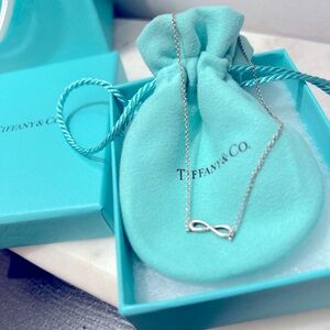 Authentic Tiffany&Co. sterling silver infinity necklace🩵
